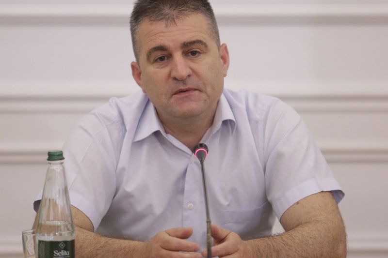 Ibsen Elezi – Secili çuditet sipas mendjes vet !