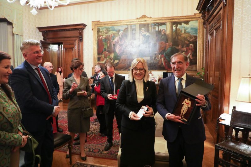 Albanian Daily News albanian-daily-news