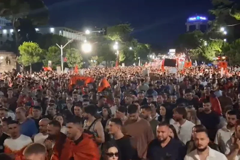 masked-individuals-disrupt-15th-day-of-civic-protest-in-tirana-amid-political-tensions