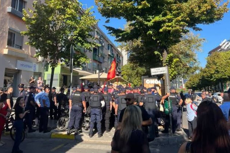 police-arrest-12-protesters-after-unauthorised-tirana-demonstration